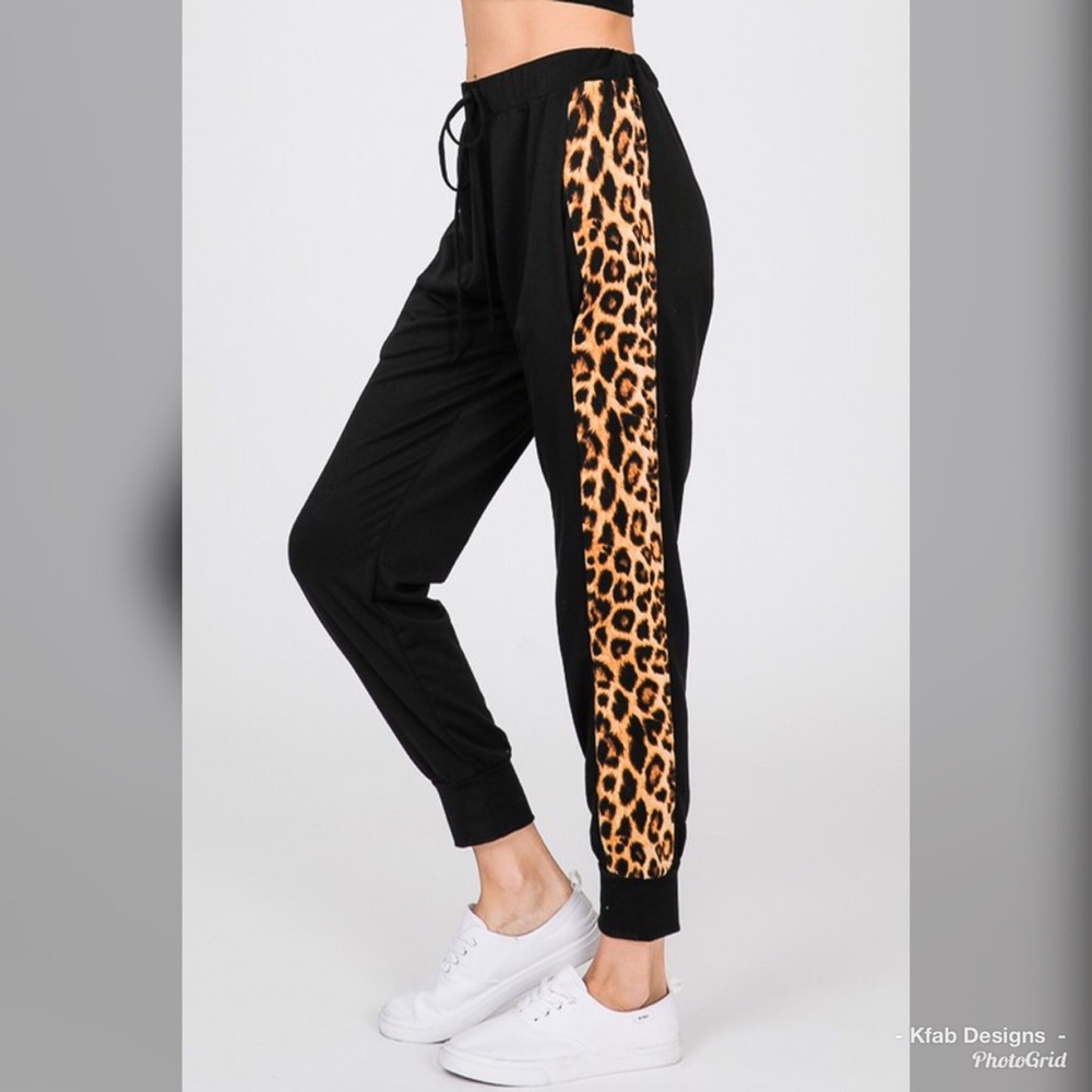 🥰LAST 1! High Waisted Animal Print Joggers! - Picture 5 of 8
